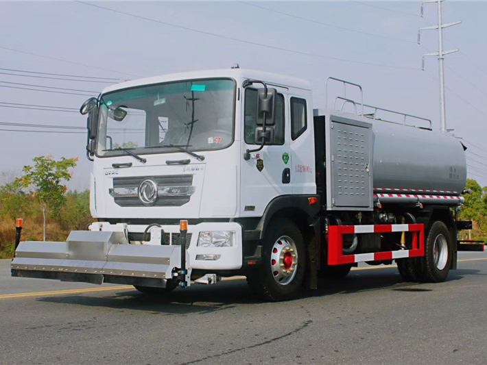 中威東風(fēng)D9 11方路面清洗車