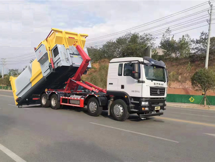 中威重汽前四后八30噸勾臂垃圾車