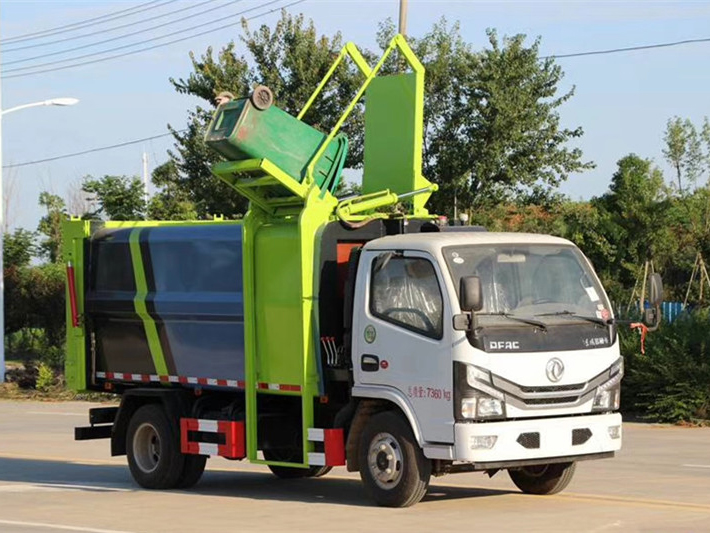 小多利卡6方側(cè)裝壓縮式垃圾車