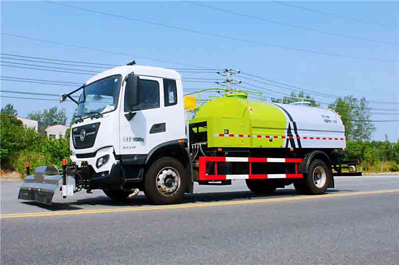 中威東風(fēng)天錦9方路面清洗車(chē)