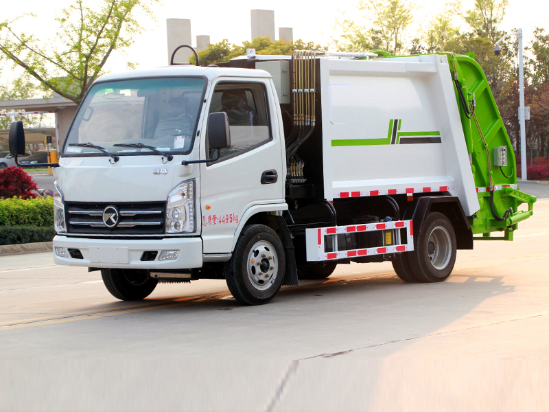 藍(lán)牌4方凱馬掃路垃圾車
