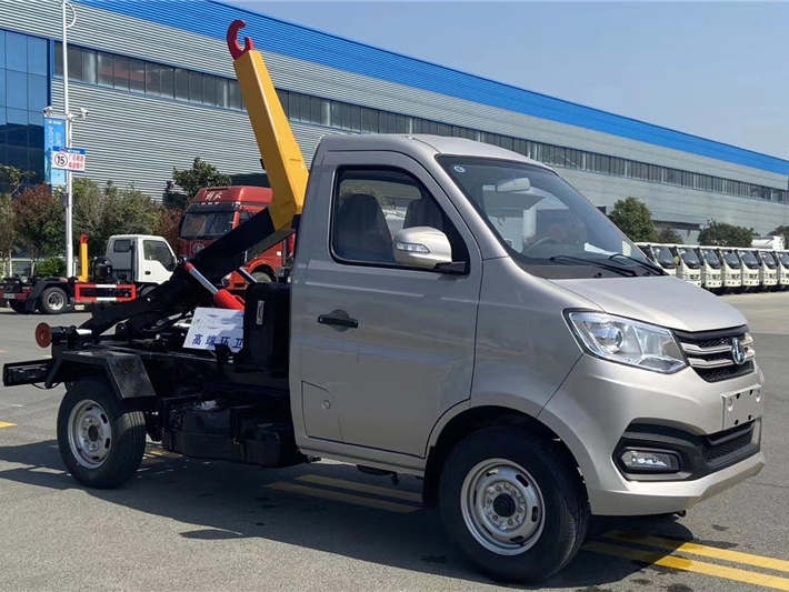 中威長安汽油藍(lán)牌3方勾臂式垃圾車?