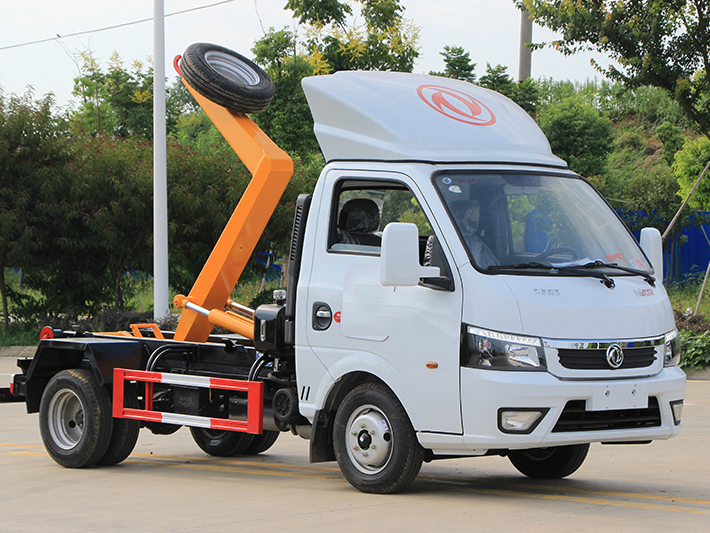 中威東風(fēng)途逸藍(lán)牌2方勾臂垃圾車?