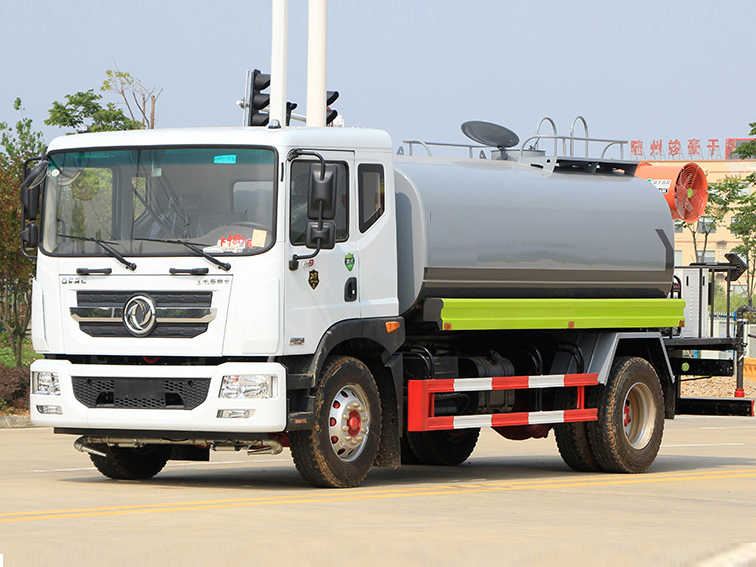 中威東風D9噴霧車12-14噸
