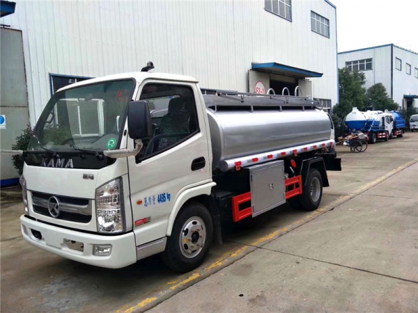 凱馬2.48方藍(lán)牌供液車
