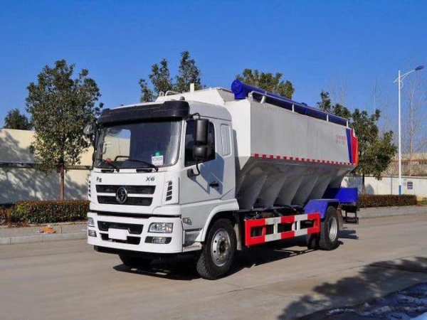 中威陜汽10噸散裝飼料車(chē)