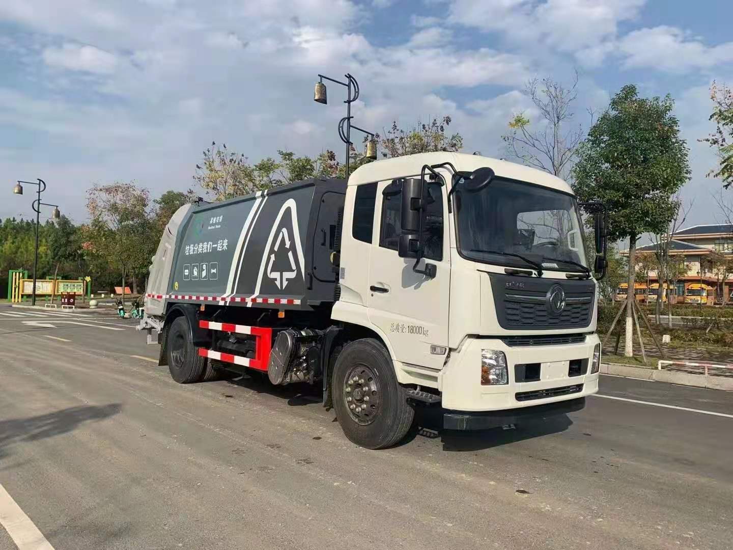 東風(fēng)天錦12方壓縮垃圾車(chē)