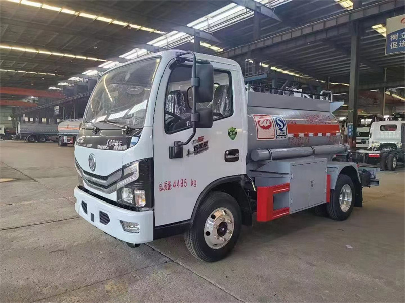 東風2噸油罐車