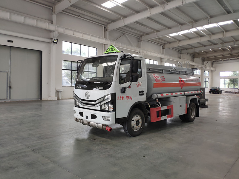 東風4.5方油罐車5噸