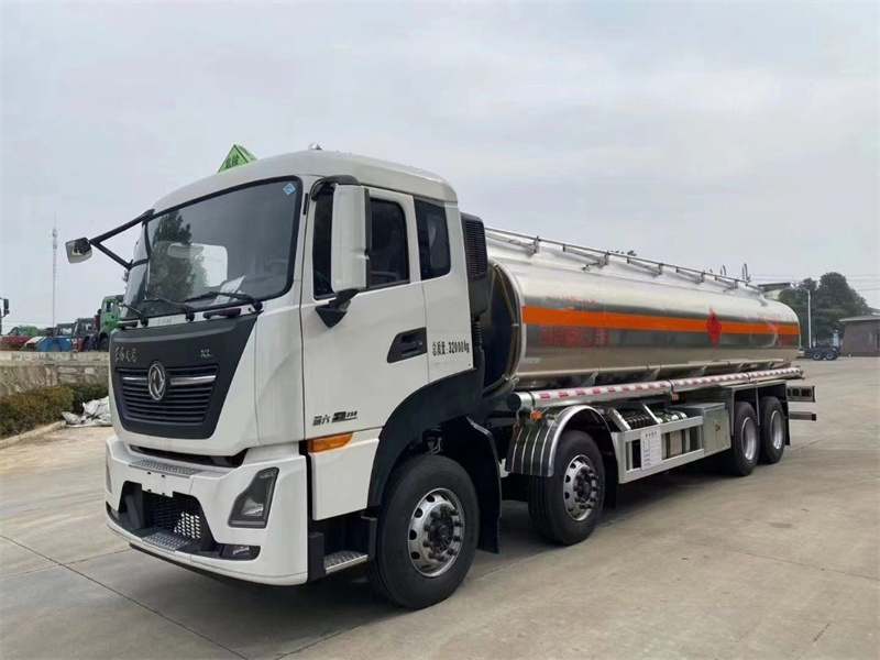 東風天龍前四后八20噸油罐車