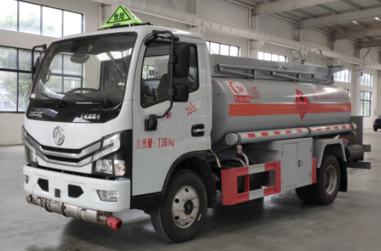 東風4.5方加油車