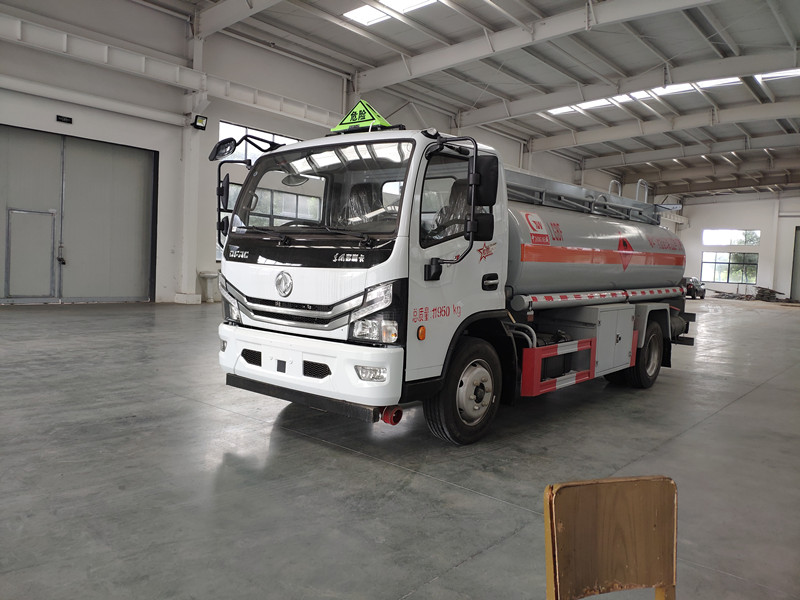 東風8.5方油罐車7噸