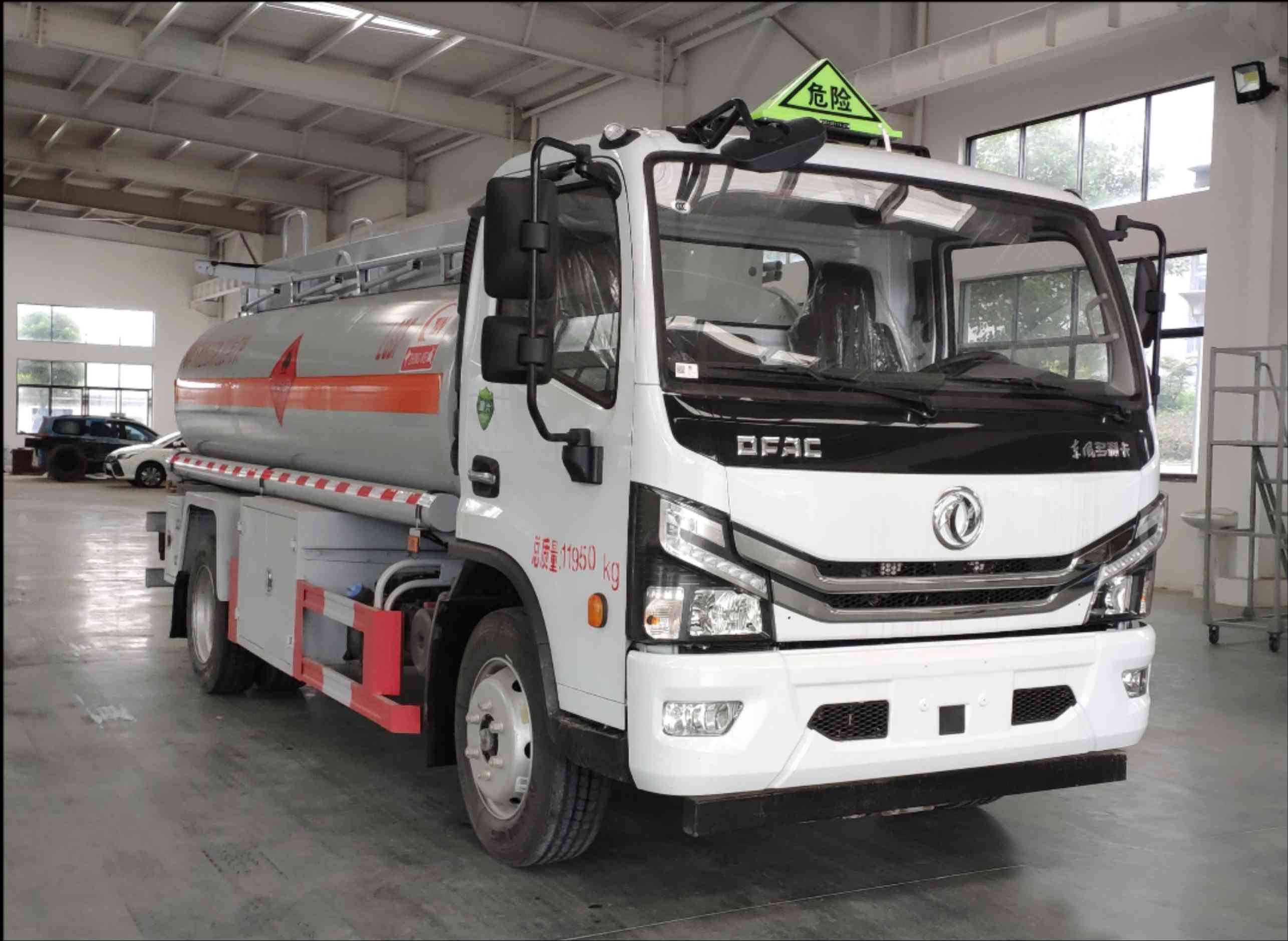 東風9.84方油罐車8噸
