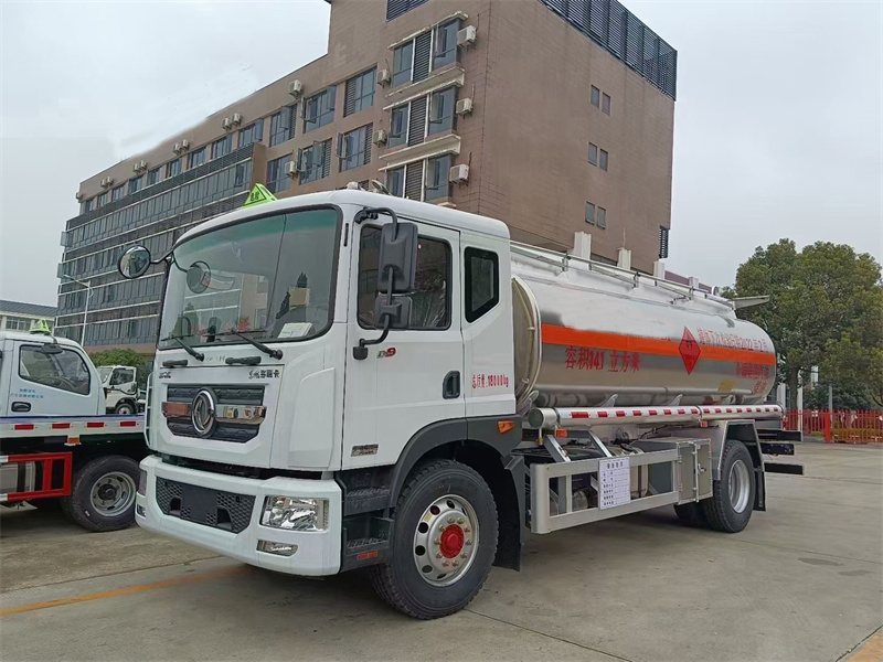 東風16.5方D9鋁合金運油車