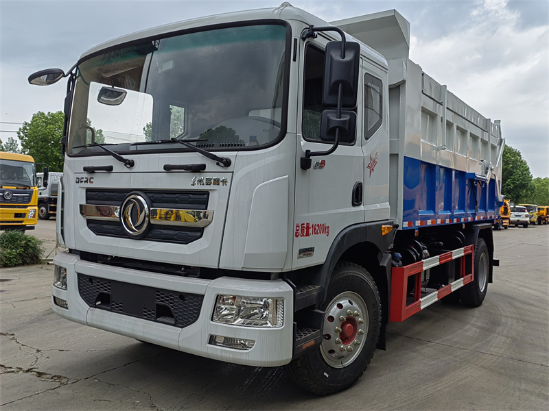 東風(fēng)D9 12壓縮式對(duì)接垃圾車(chē)