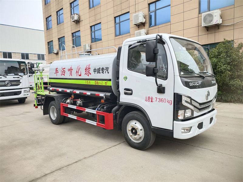 國(guó)六多利卡5噸藍(lán)牌灑水車(chē)