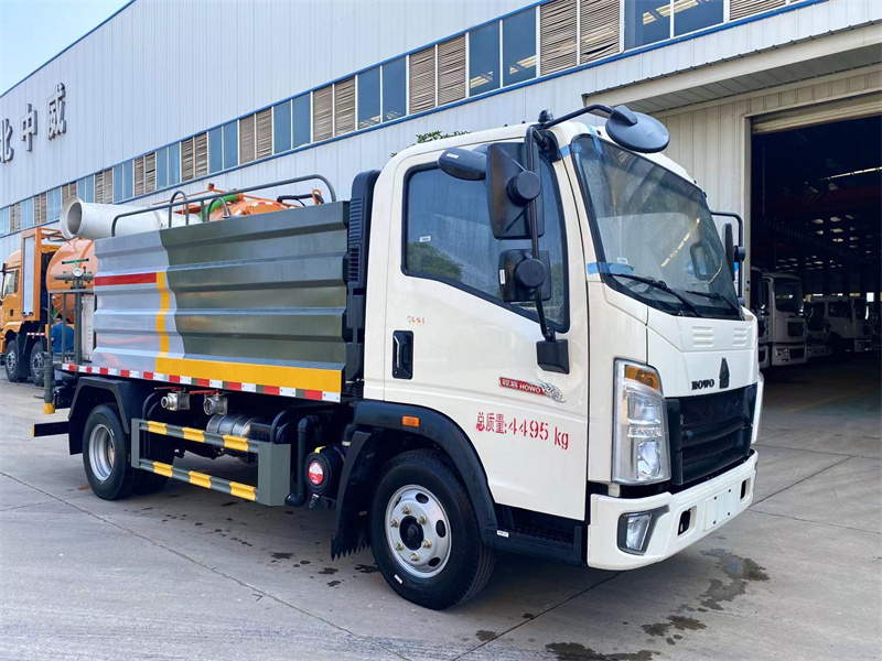 中威重汽豪沃7方藍(lán)牌多功能抑塵車