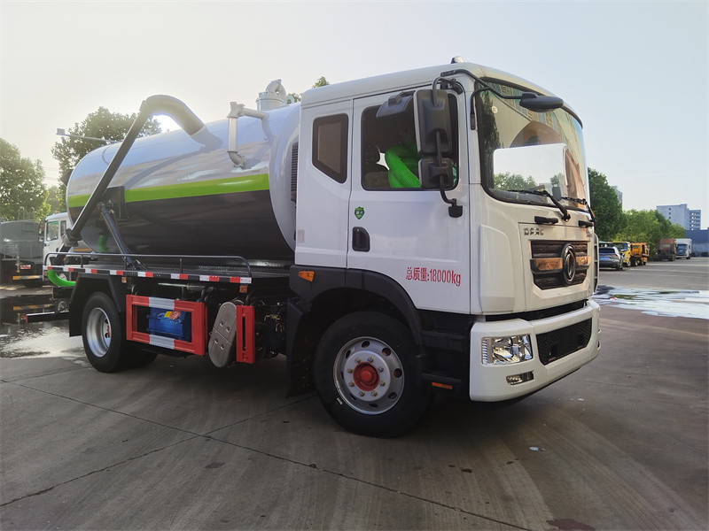 東風(fēng)多利卡D9 12方吸污車(chē)